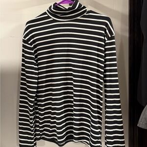 HanHanChao Striped Turtleneck Shirt